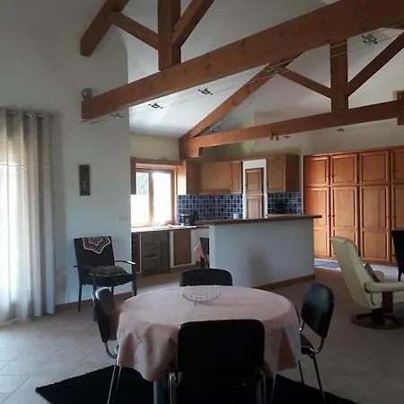 Maison Au Calme Dans La Verdure