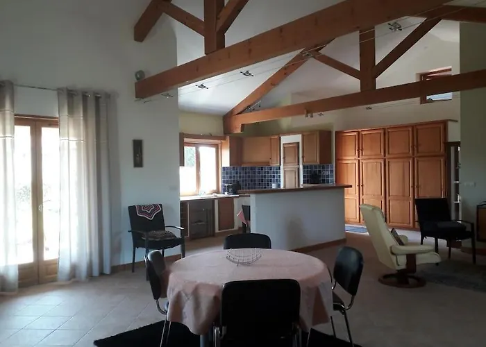 Maison Au Calme Dans La Verdure